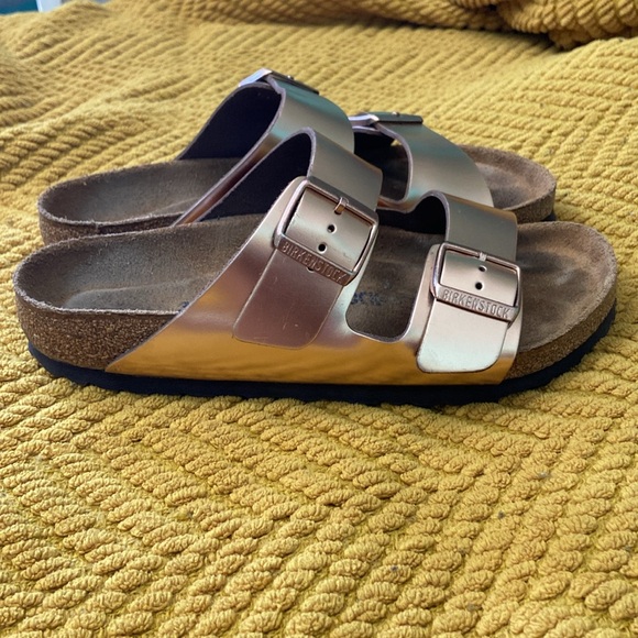 Rose gold Birkenstock Women's Arizona Soft Footbed
Slide Sandals size 39 - Picture 2 of 12